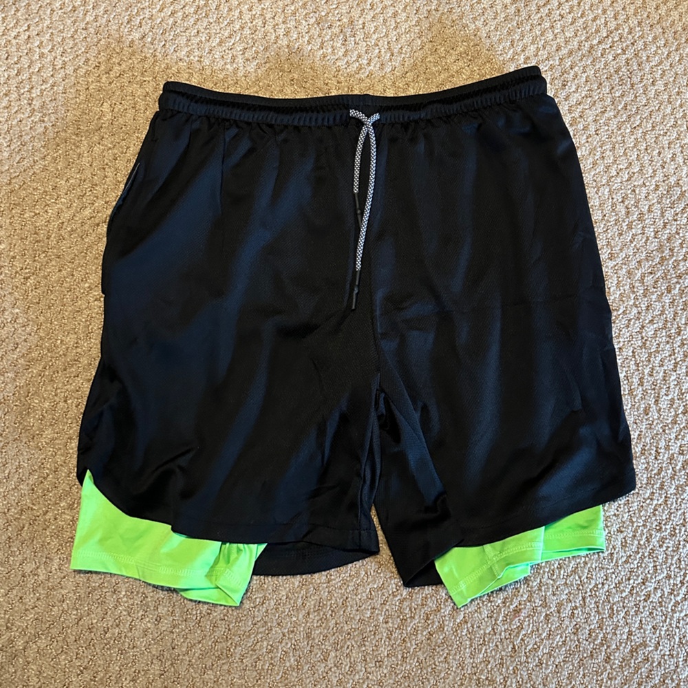 Men’s athletic shorts with inside liner